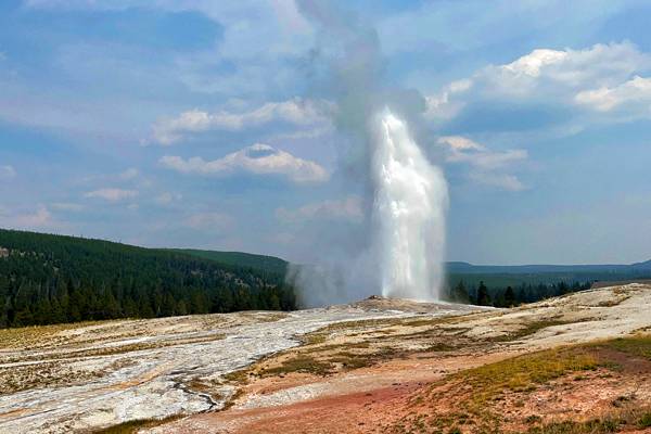 Old Faithful Geyser in Yellowstone National Park
